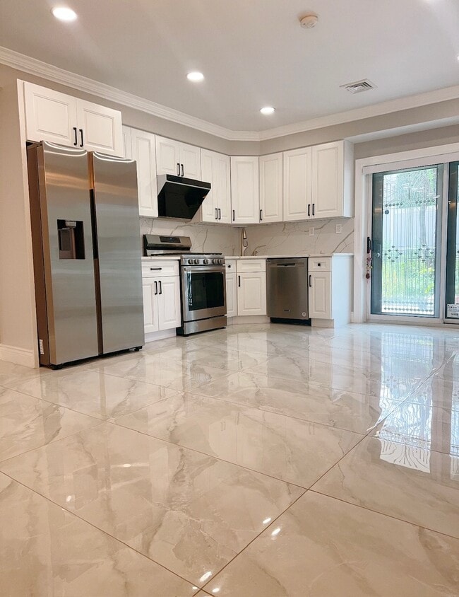 Photo - 200-01-201 26th Ave Townhome