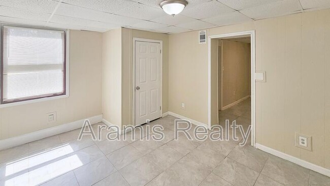 Foto del edificio - 7466 Westlake Dr