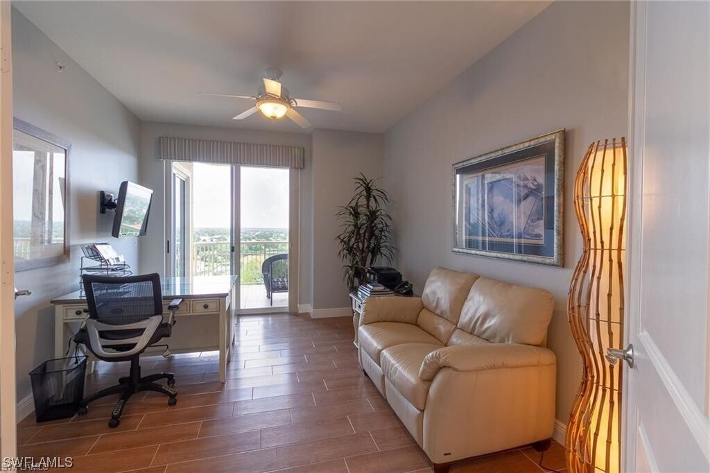Foto del edificio - 6021 Silver King Blvd