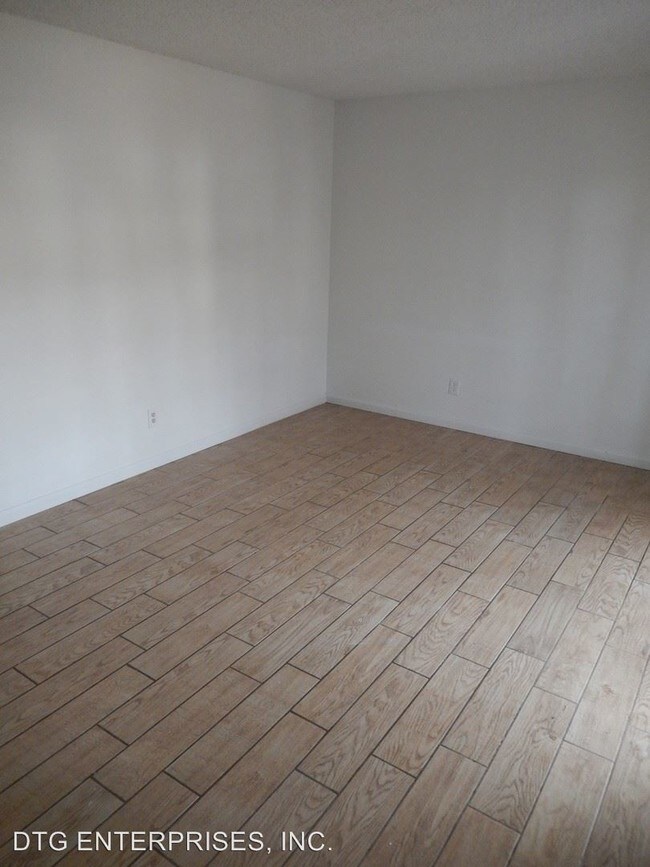 Building Photo - 2 br, 1.5 bath House - 1270 Cree Drive