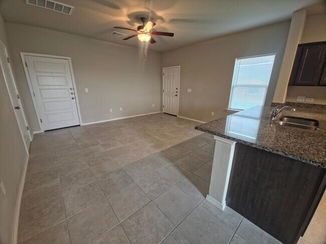 Foto del edificio - 138-140 Dodge Rd