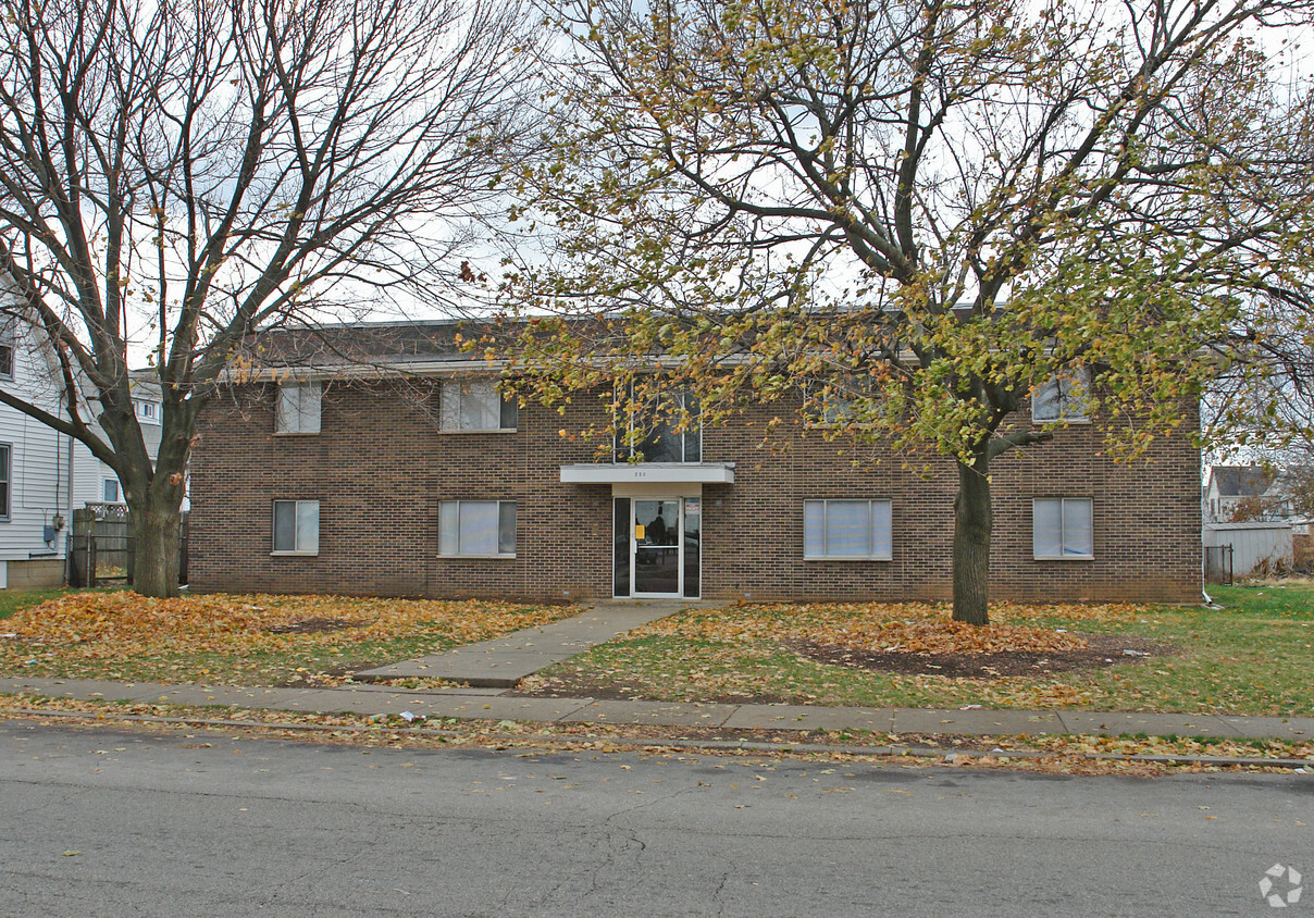 Primary Photo - 220 Burkhardt Ave