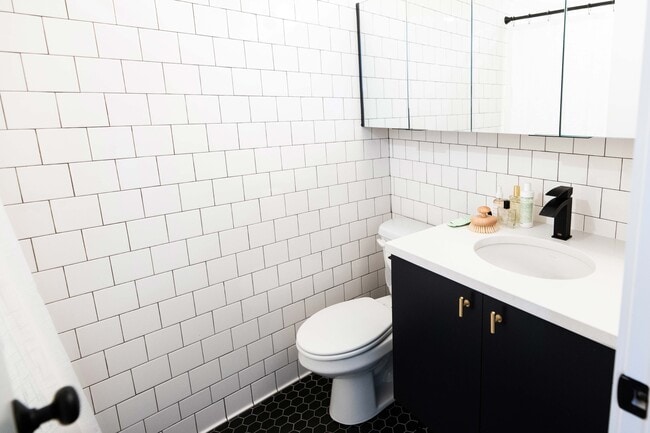 Building Photo - Flamingo