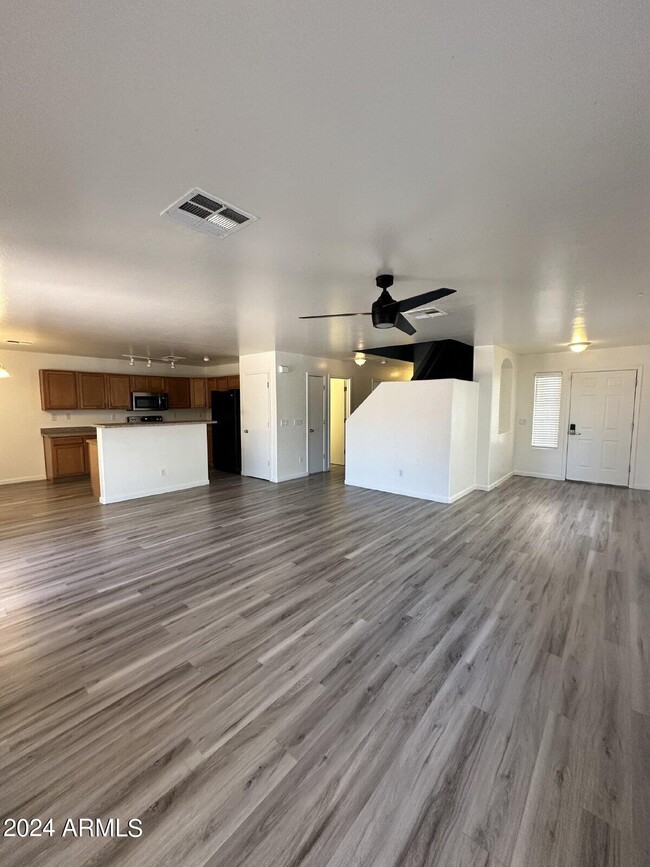 Building Photo - 41288 N Cambria Dr