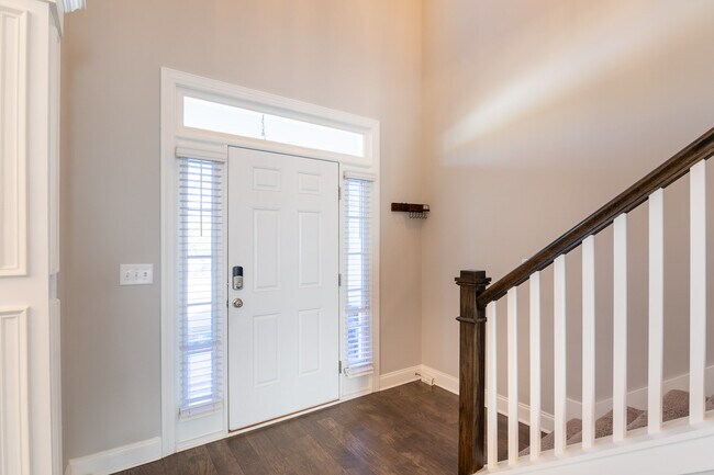 Building Photo - 811 Lillian Pk Dr