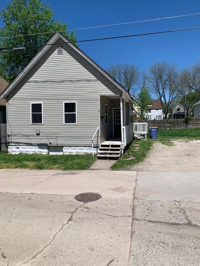 Primary Photo - NE 2 bedroom home on quiet street at 17 Ma...