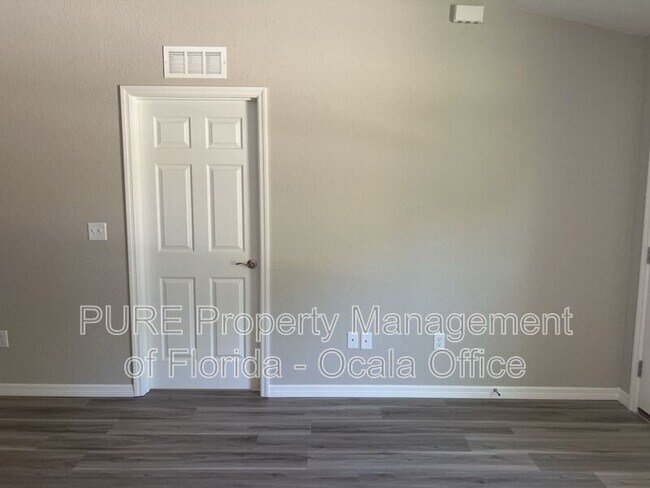 Building Photo - 6504 SW 140th Pl