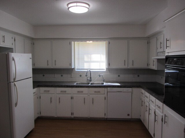 Foto del edificio - 909 Broadmoor Dr