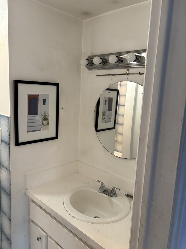 Primary Photo - 2238 Monroe St