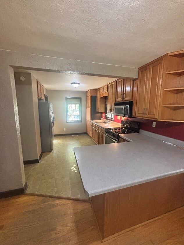Primary Photo - 203 Alder Ave