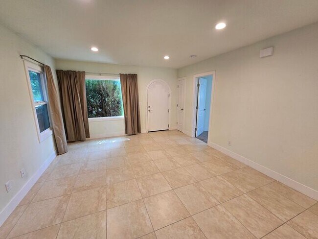 Foto del edificio - Charming 3-Bedroom Home in Old Southwest Reno