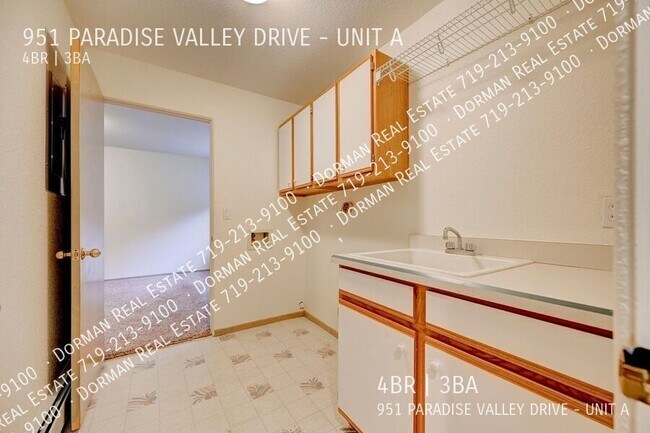 Foto del edificio - 951 Paradise Valley Dr
