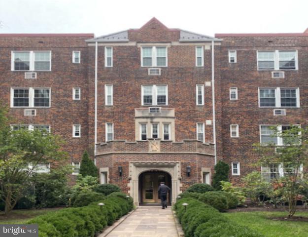 Foto principal - 3051 Idaho Ave NW