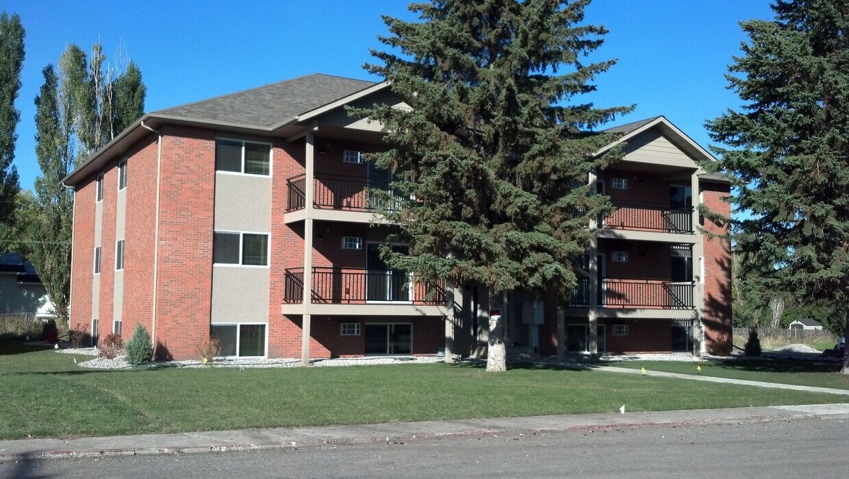 Foto principal - Top Floor 2Bed 1Bath apartment! Close to M...