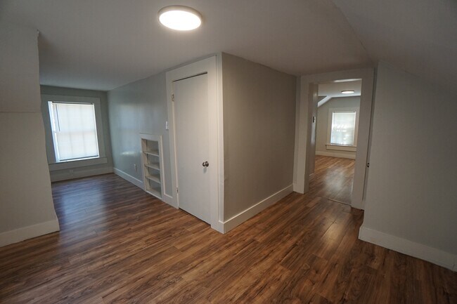 Building Photo - 1906 15th Ct N