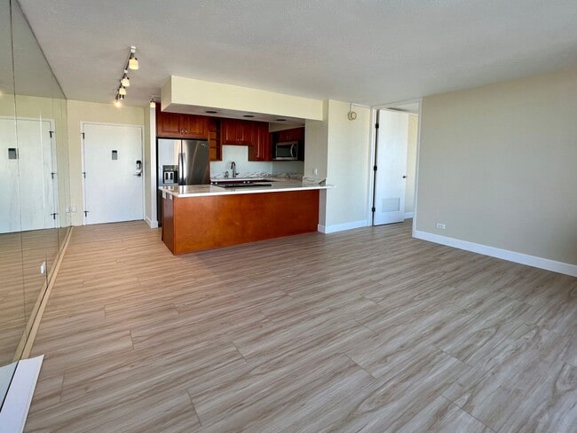 Building Photo - Central AC, Great Location, TWO parking