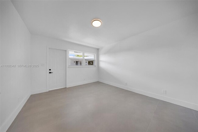 Building Photo - 5195 NE 18th Ave