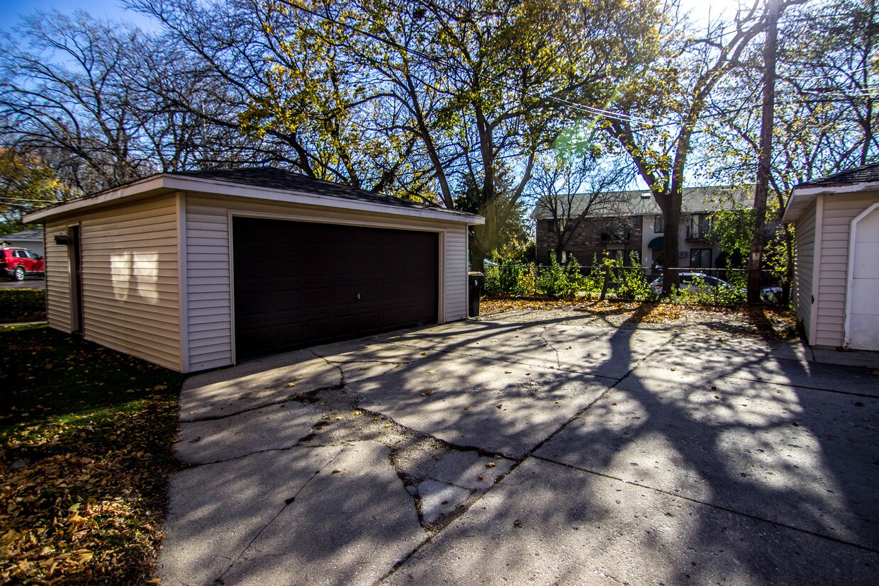 Primary Photo - 6525 Powell Pl