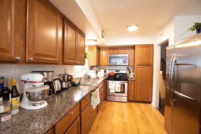 Building Photo - 1326 Meadow Ln