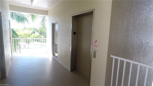 Foto del edificio - 14801 Park Lake Dr