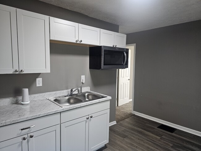 Foto del edificio - 1744 Woodland Ave