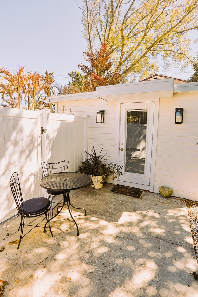 Building Photo - 6007 N Orange Blossom Ave