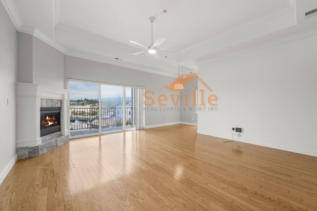 Building Photo - Renovated 2BD/2BA Condo Near Lake Merritt — Private Balcony & In-Unit Laundry