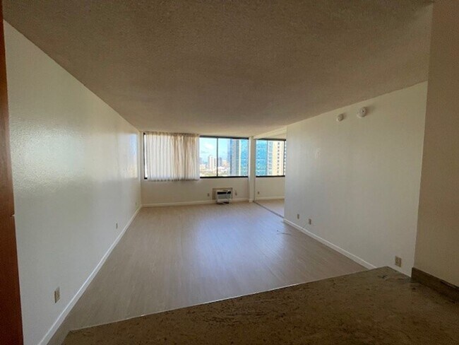 Building Photo - Kukui Plaza - 1 Bedroom, 1 Bathroom, 1 Par...