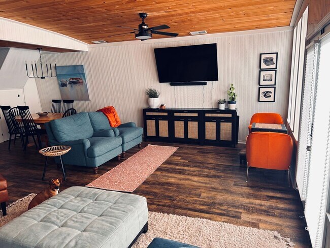 Foto del edificio - 2 Bedroom  2 Bath Lakefront Single Family ...