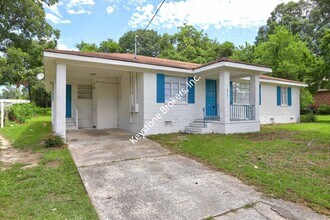 Building Photo - 2947 Richard Dr