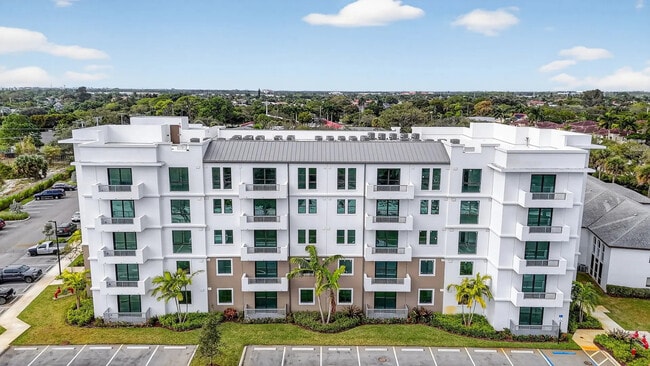 Building Photo - Boca Villas