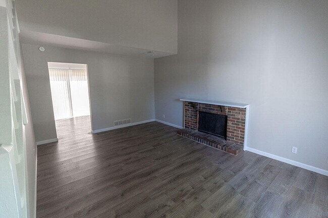 Foto del edificio - 7300 N Moberly Dr