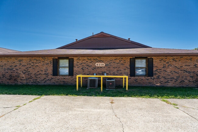 Building Photo - 4116 Benttree Dr
