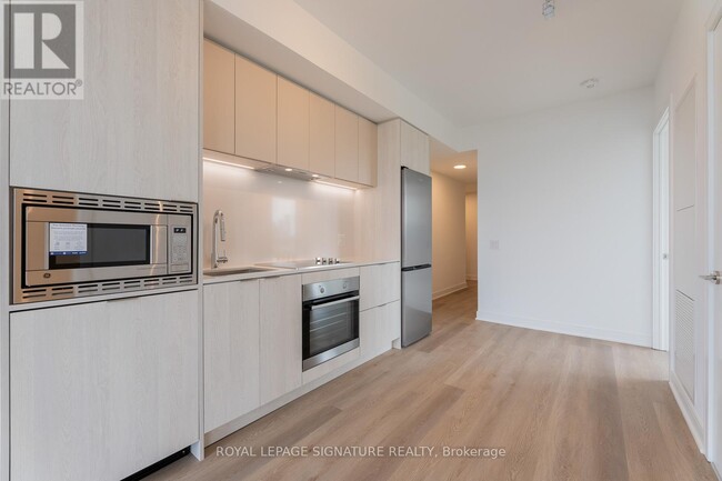 Building Photo - 86 Dundas St E