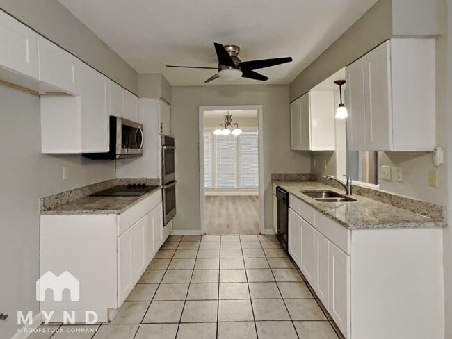 Building Photo - 2506 Cardigan Dr