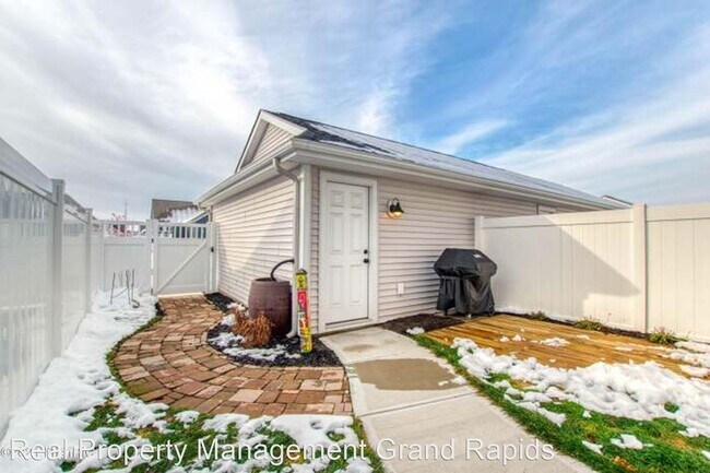 Foto del edificio - 3 br, 3 bath House - 6921 Myers Lake
