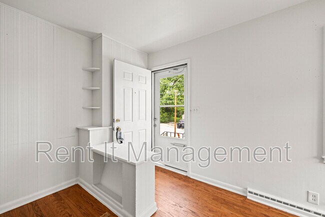 Foto del edificio - 3501 Redick Ave