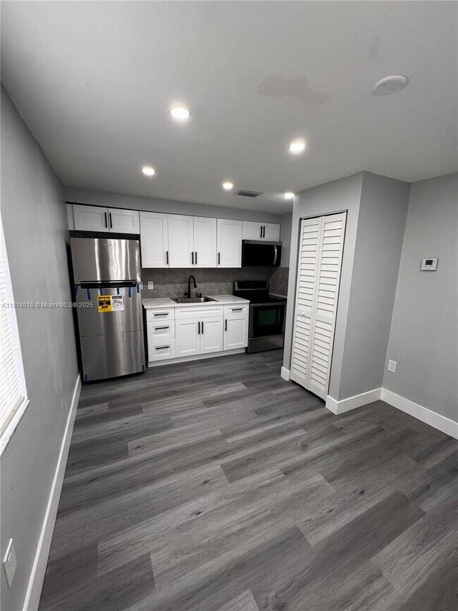 Foto del edificio - 3033 NW 32nd St