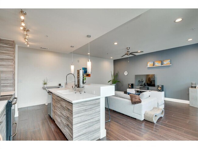 Foto del edificio - 604 N Bluff Dr