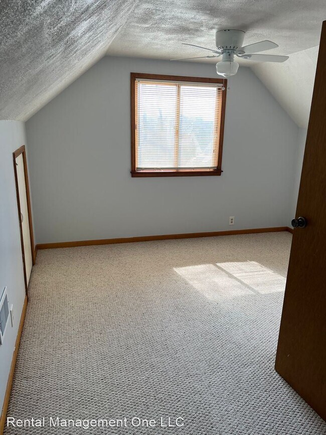 Building Photo - 2 br, 1 bath House - 3342 Lakeview Blvd.