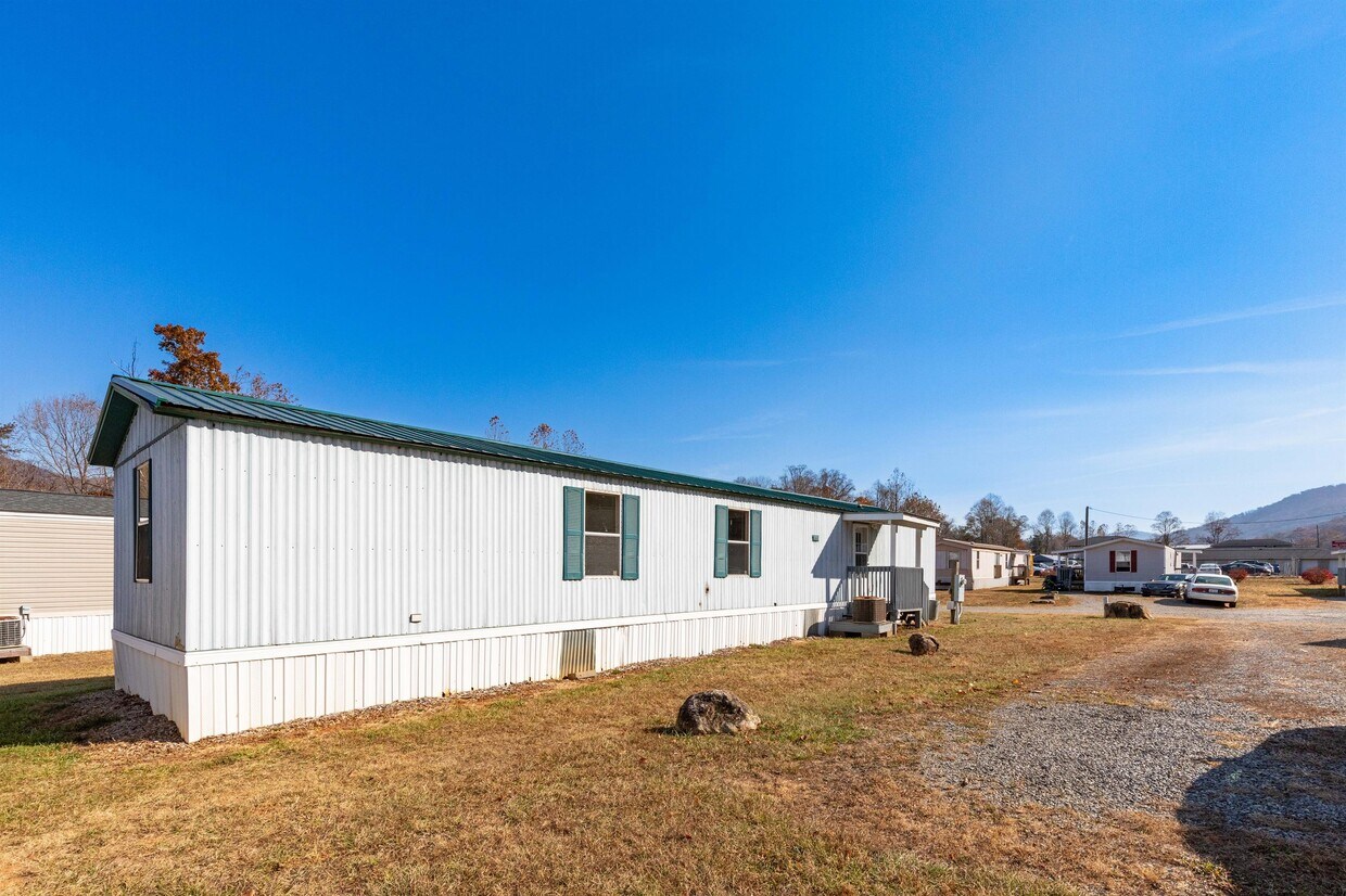 Primary Photo - 10 Avery Wood Dr