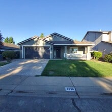 Building Photo - 1936 Big Oaks Ct