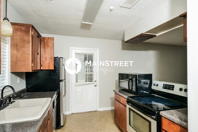 Building Photo - 3 Bedroom Pet-Friendly Home in Cordova, TN with Main Street Renewal