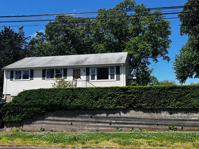 Building Photo - 261 High St