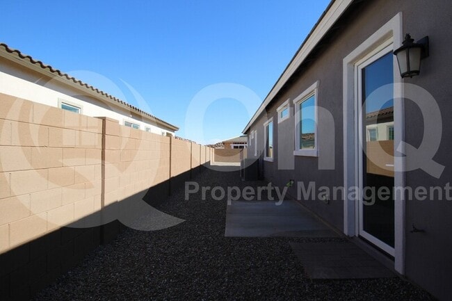 Building Photo - 941 W Treasure Trl