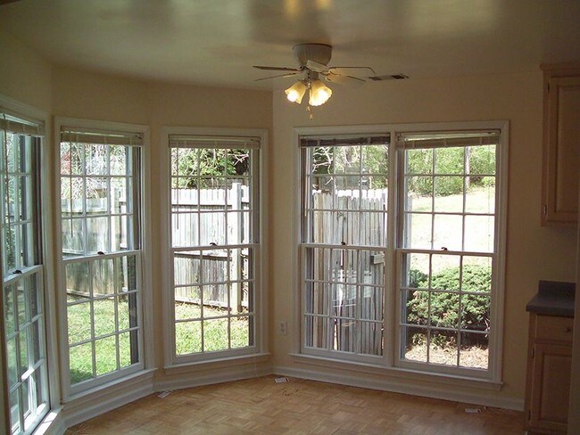 Foto del edificio - 160 Wakefield Dr