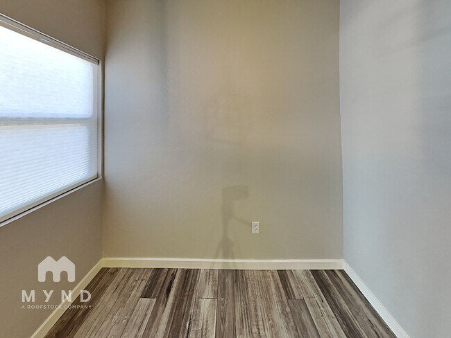 Foto del edificio - 6850 Sharlands Ave.