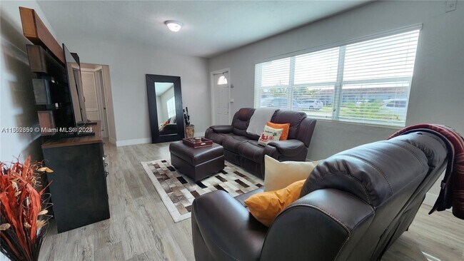 Foto del edificio - 539 W 39th Pl