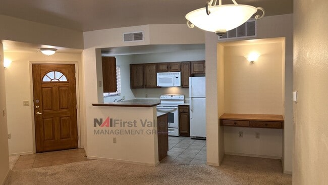 Building Photo - 2 Bedrooms, 2 Baths