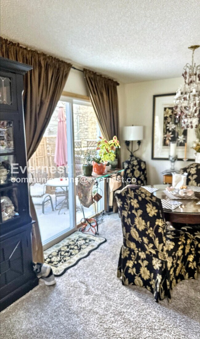 Building Photo - 3 Bed/2.5 Bath with Detached Garage / Avai...